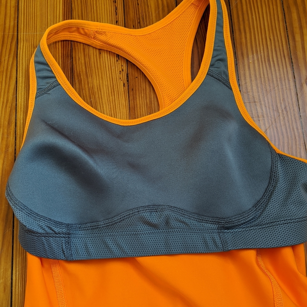 Nike Dri Fit Running Tank w/ Bra - Picture 4 of 6
